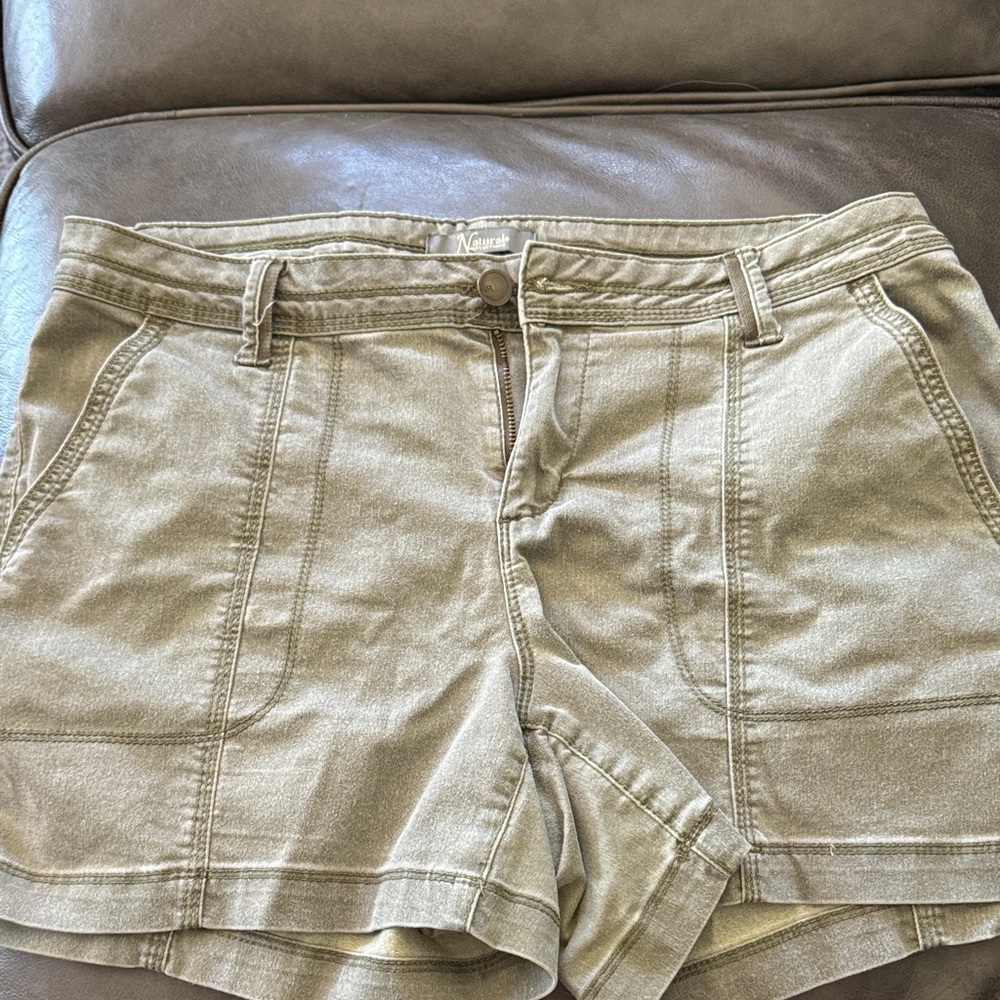 Natural Reflections Women's Sage Green Cargo Shorts